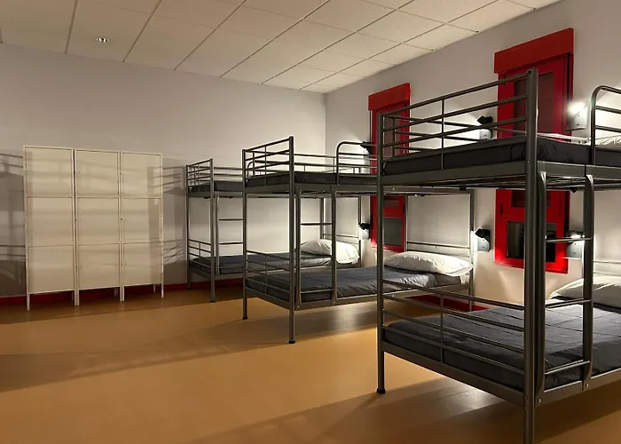 Hostal A *